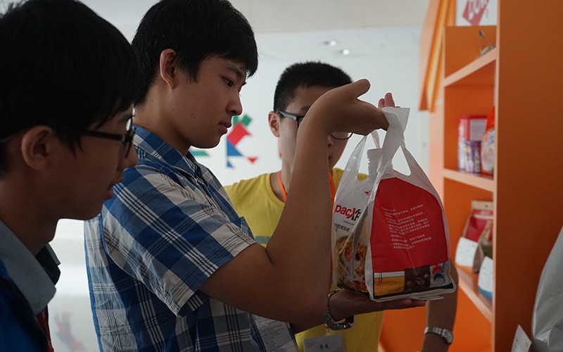 The winning team in 47th International Chemistry Olympiad visited Shanghai Dow Center in 2015.