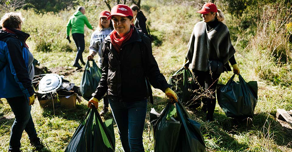 Dow volunteers in Poland participate in a Pulling Our Weight clean-up event