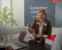 Isabel Almiro do Vale meets with a customer